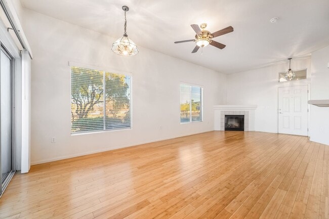 Building Photo - IMMACULATE 2 BEDROOM CONDO IN HENDERSON!