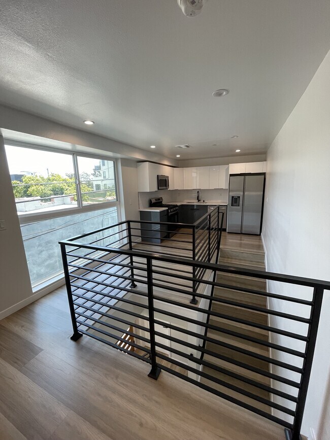 Building Photo - 2332 Carmona Ave