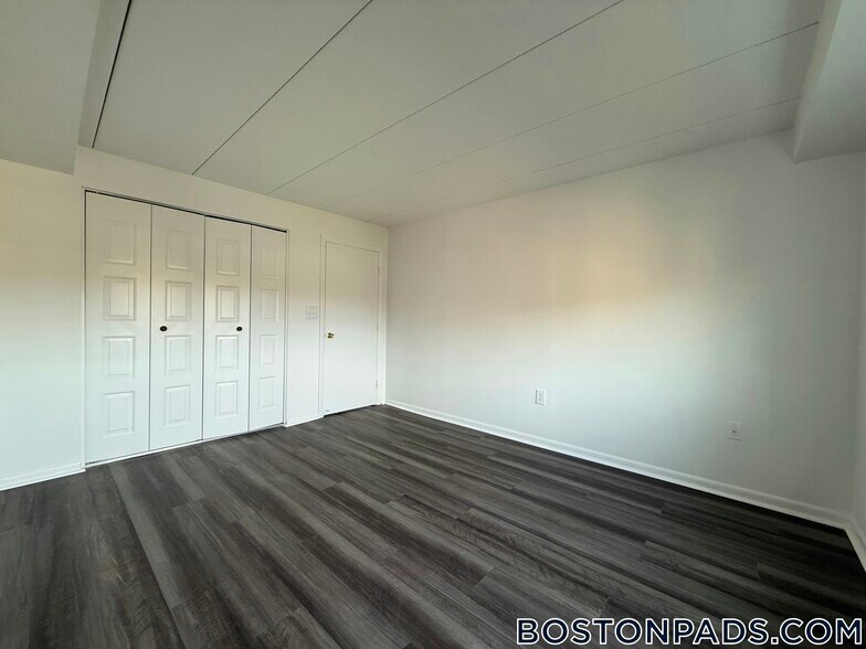 Building Photo - 53 Hill Rd