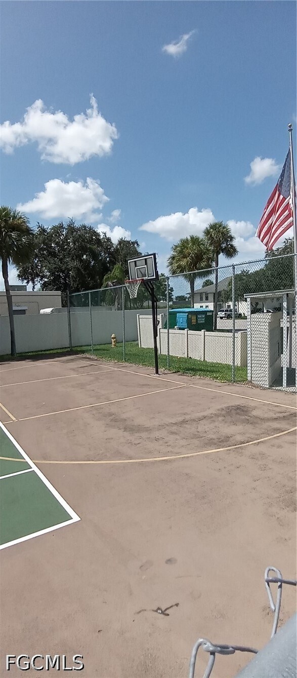 Building Photo - 2135 Crystal Dr