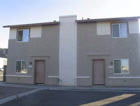 Building Photo - 3 Bed 2 Bath Beautiful Townhome! Close to ...