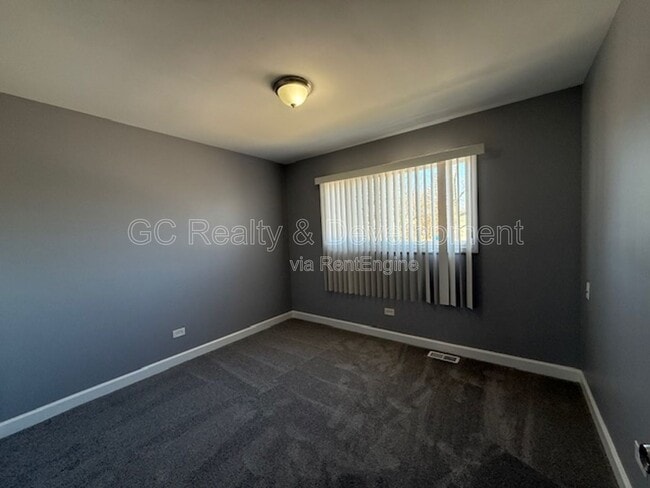 Building Photo - 24 W Ann St