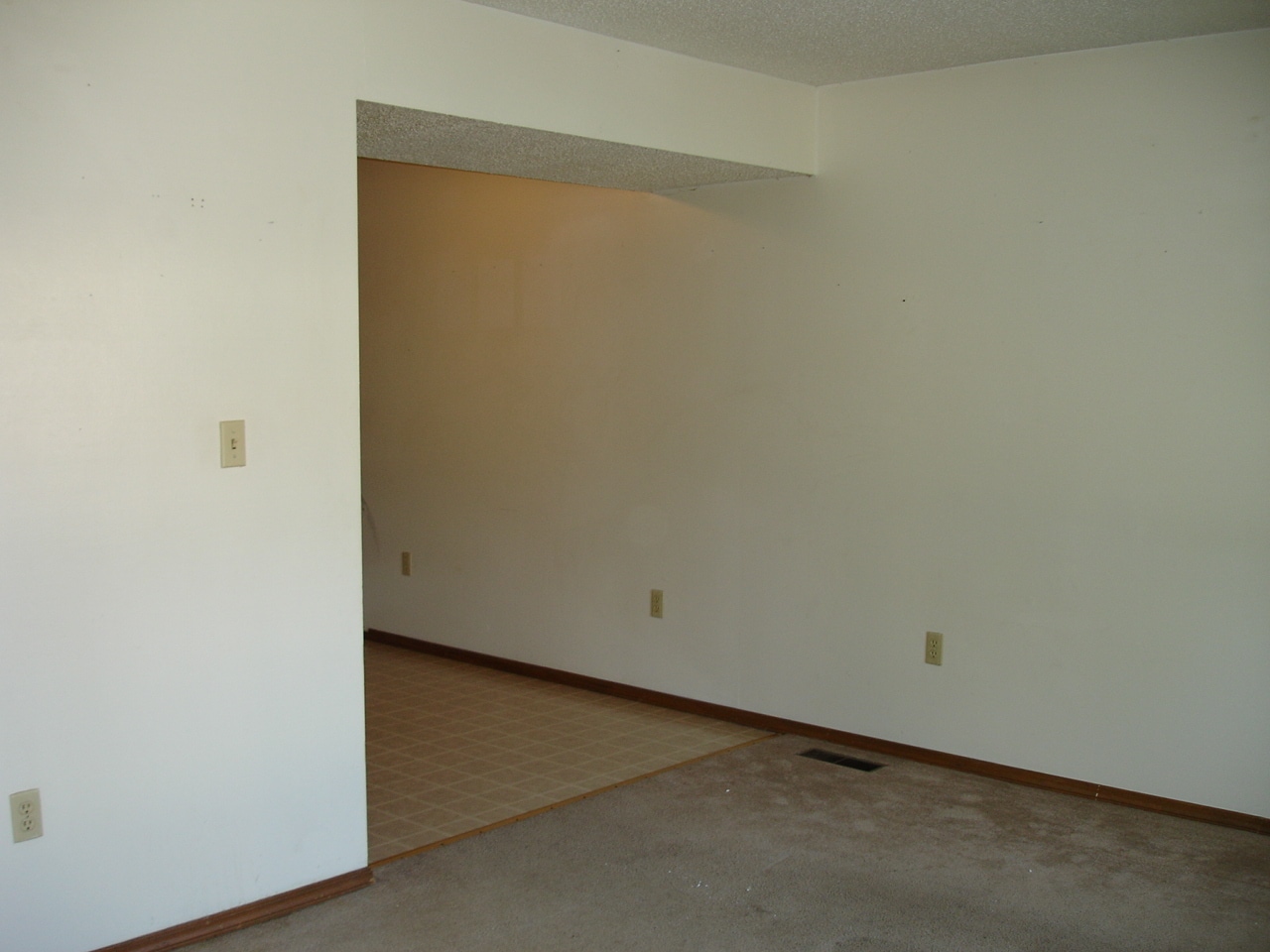 Building Photo - 108 N Elm St