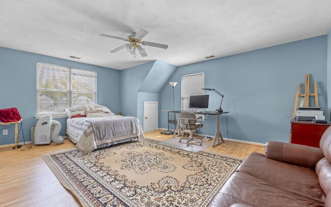 Building Photo - Waterfront Rental