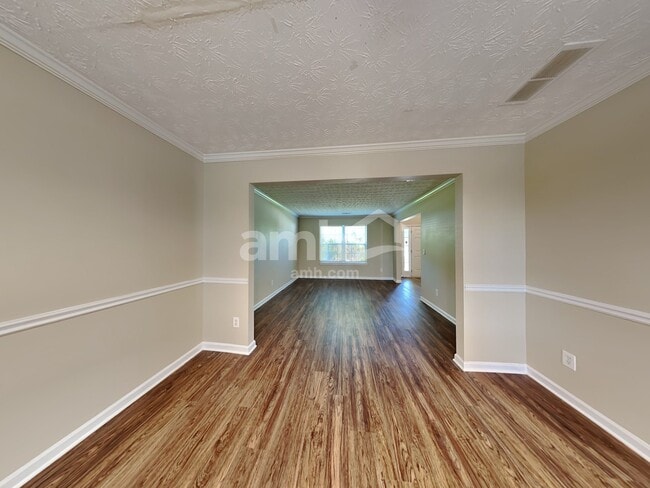 Building Photo - 1905 Barnett W Ct NE