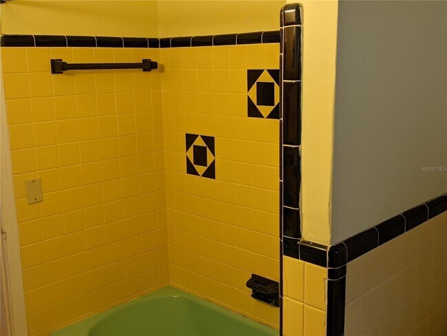 Building Photo - 1310 W Woodlawn Ave