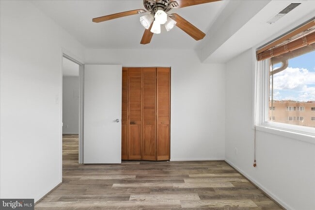 Building Photo - 214 Locust St SE