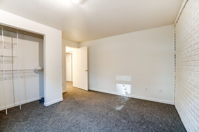 Building Photo - 3704 Willow Run Dr