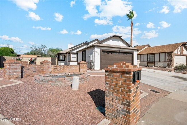 Primary Photo - 10821 N 63rd Dr