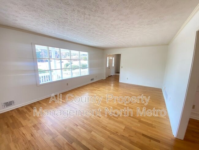 Building Photo - 320 6 Branches Ct