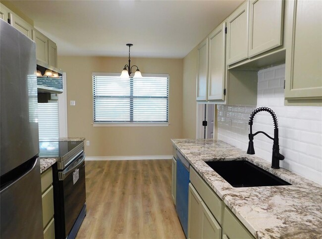 Building Photo - 500 Wanta Hide A Way Dr