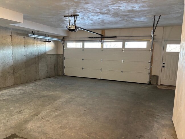 Building Photo - 159 Elm St