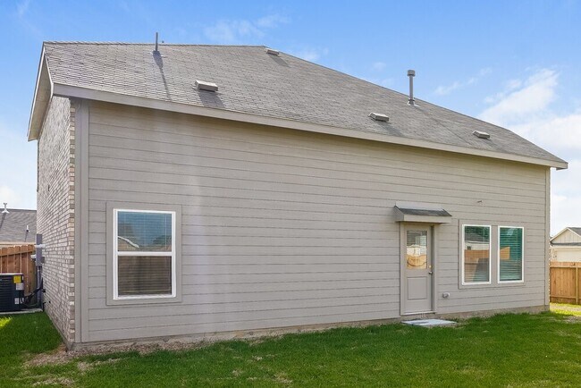 Building Photo - 488 Beechwood Hacienda Dr