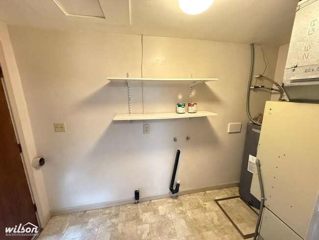 Building Photo - 2 Bed / 1 Bath Single-Level Home with Fenced Yard