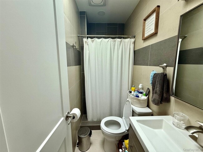 Building Photo - 302 E Broadway