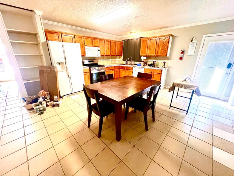 Building Photo - 12755 Thomas Sumter St