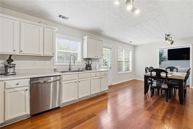Building Photo - 3592 Kittery Dr SW