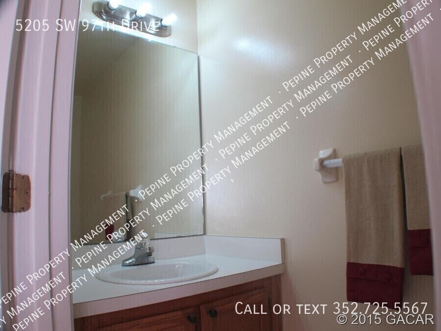 Building Photo - 5205 SW 97th Dr