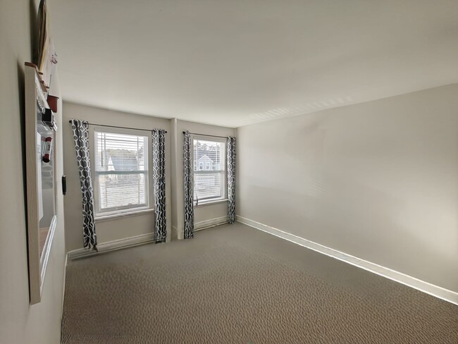 Building Photo - 756 Creekway Dr
