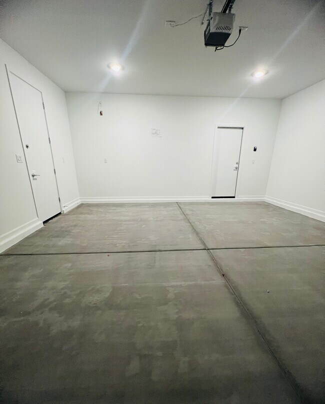 Building Photo - 15641 W Kendall St