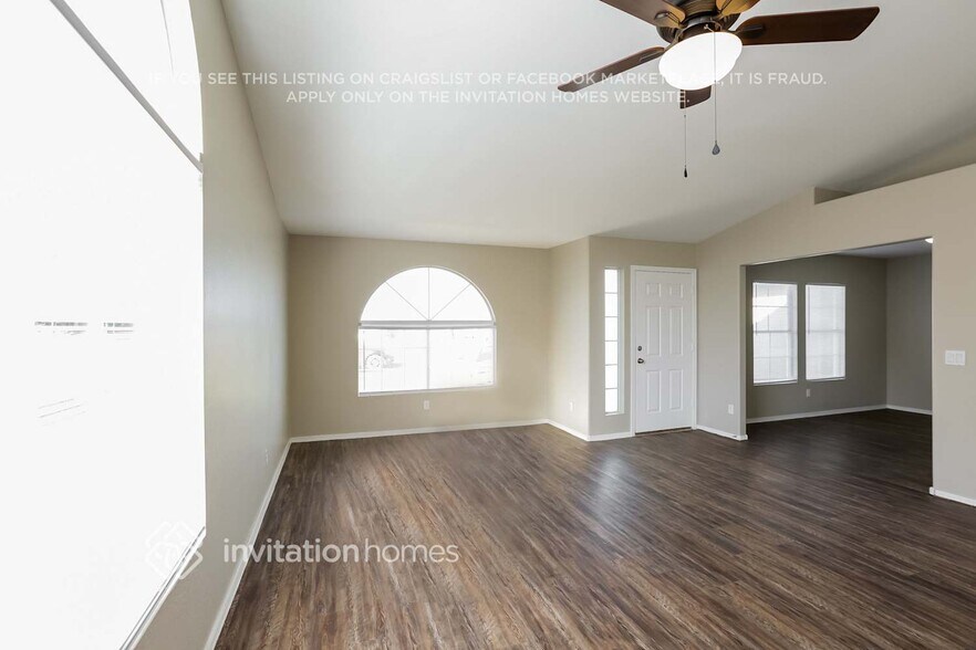 Building Photo - 4027 S Kirby St