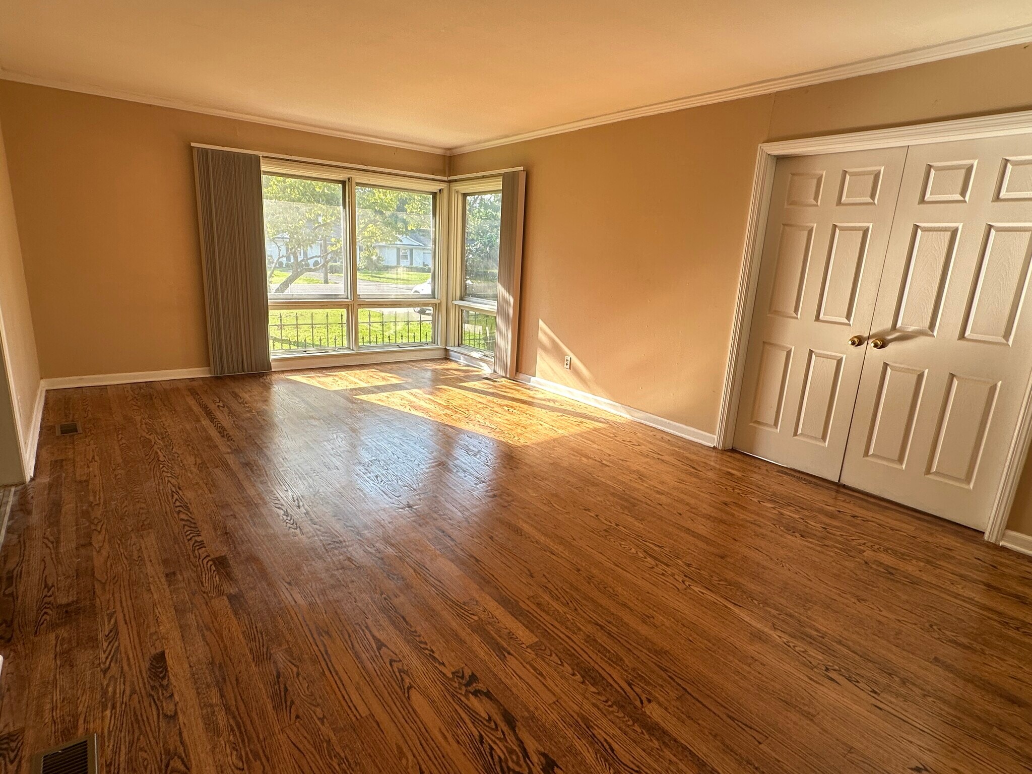 Living room - 309 Tyne Ave