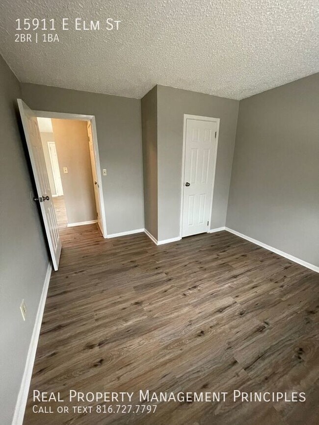Building Photo - Newly Remodeled Townhouse Charmer!