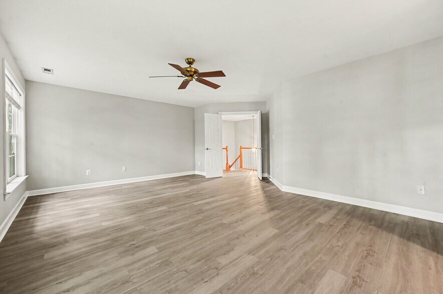 Building Photo - 1203 Fairfax Woods Dr