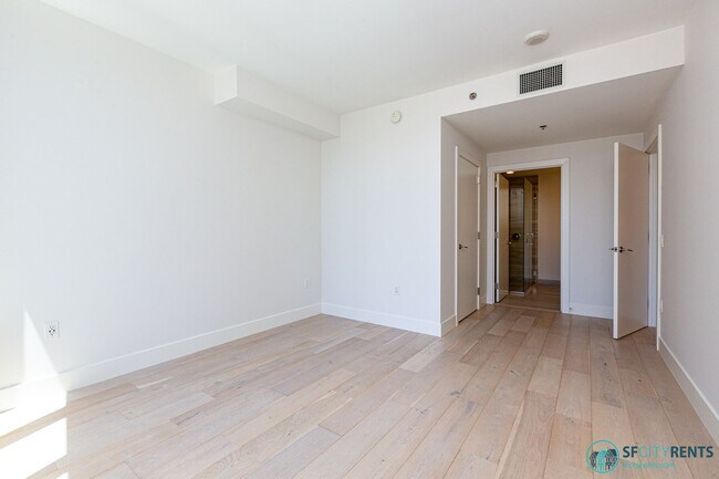 Building Photo - Rincon Hill: Bright & Spacious Condo w/ A/...