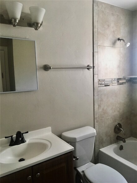 Building Photo - 1317 Meadowbrook Dr