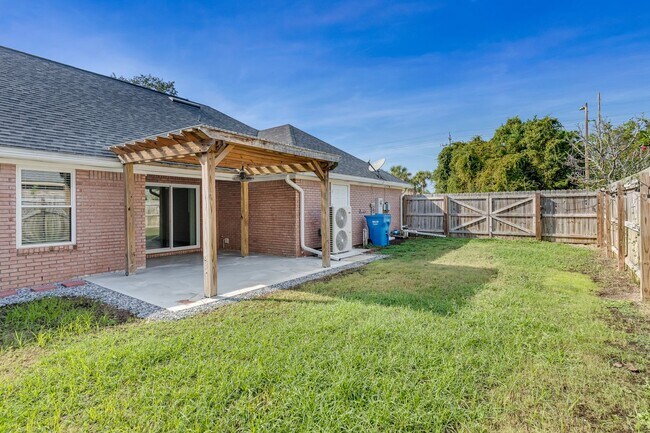 Building Photo - Beautifully Updated Home in Navarre!