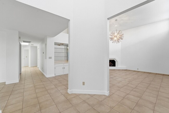 Building Photo - Welcome to this stunning 3-bedroom, 2-bathroom home in the heart of Scottsdale, AZ *RENT SPECIAL*