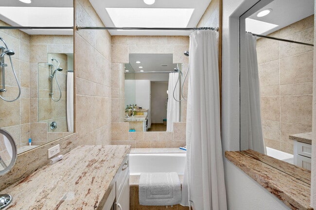 Building Photo - 73416 Mariposa Dr