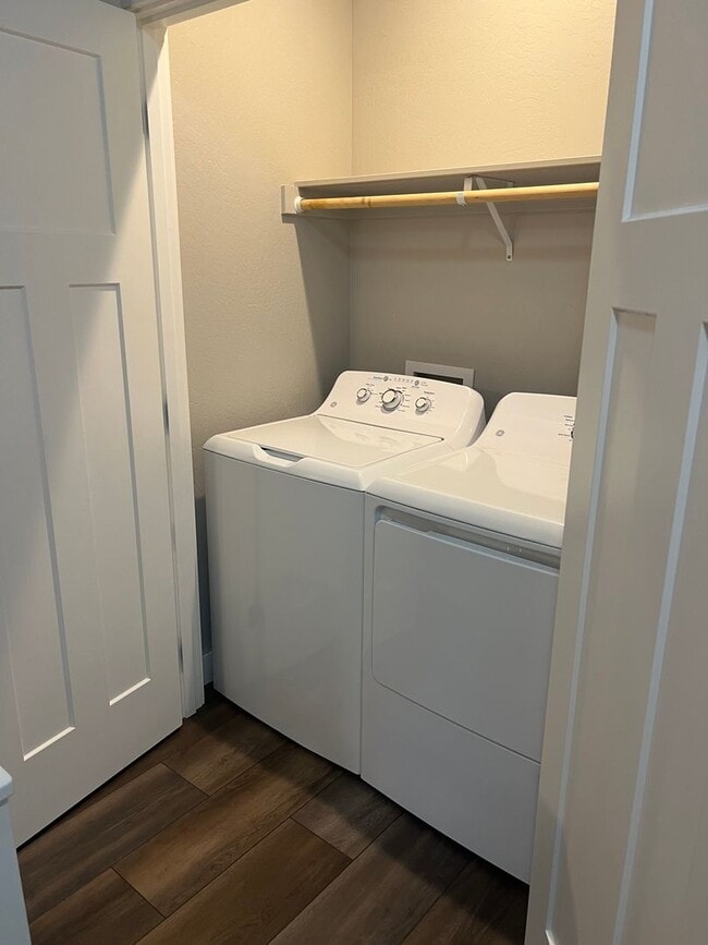 Building Photo - 2 Bedroom 2.5 Bath Townhome in desirable C...