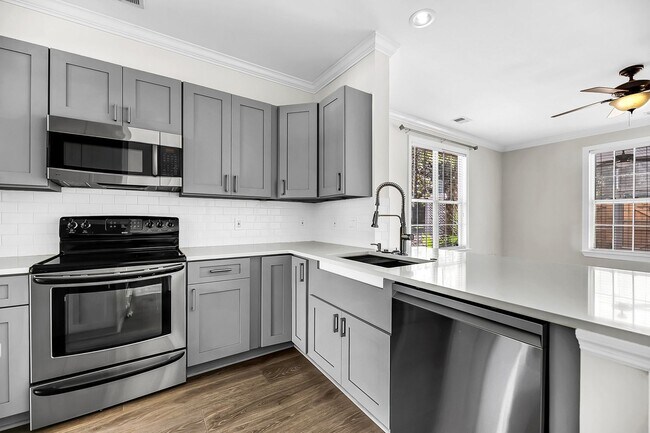 Building Photo - Whitney Lakes End Unit Townhome on Johns Island