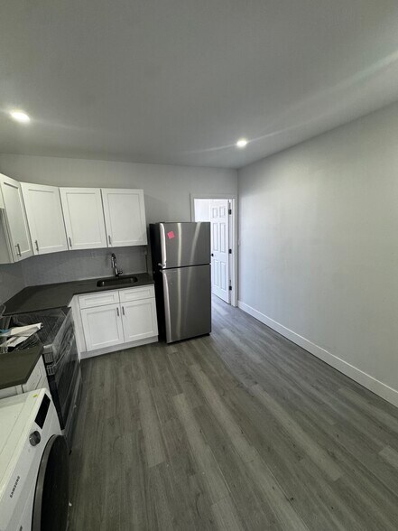 Building Photo - 2512 S Dewey St