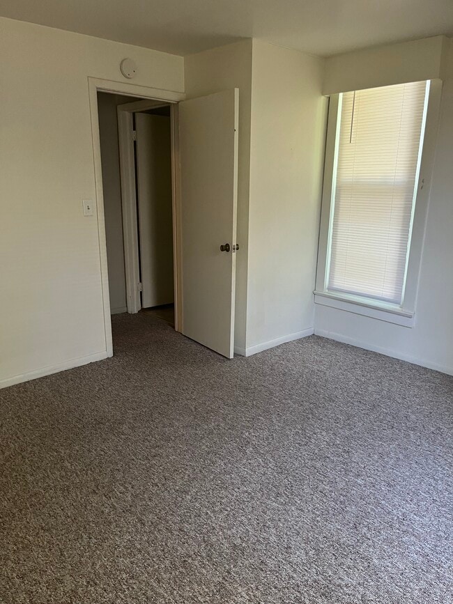 Building Photo - 310 S Washington St