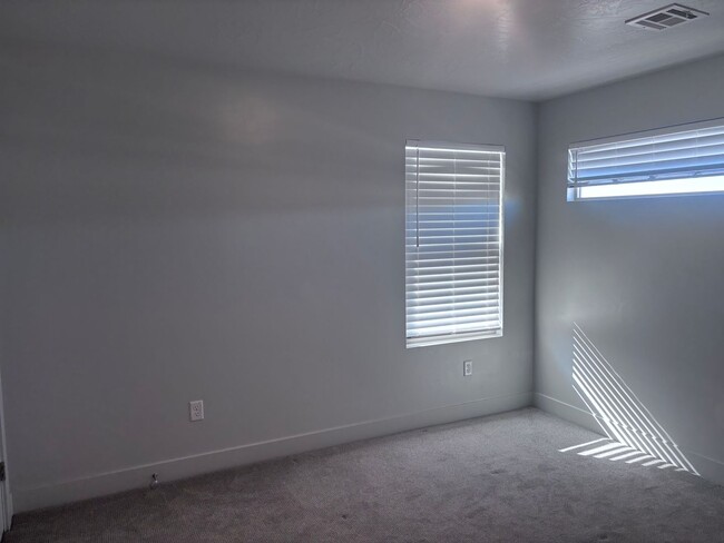 Building Photo - 4 bed | 2 1/2 bath | 2 car garage in Desert Canyon with washer/dryer/fridge