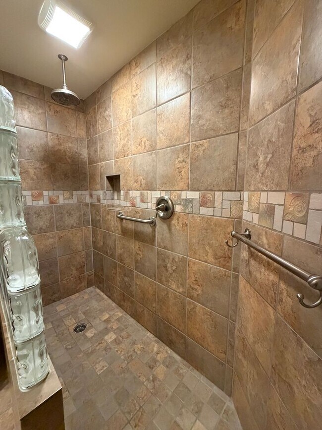 Building Photo - Mukilteo View Condo