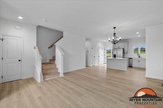Building Photo - Spacious Townhome with Garage and Bonus Space in Blacksburg