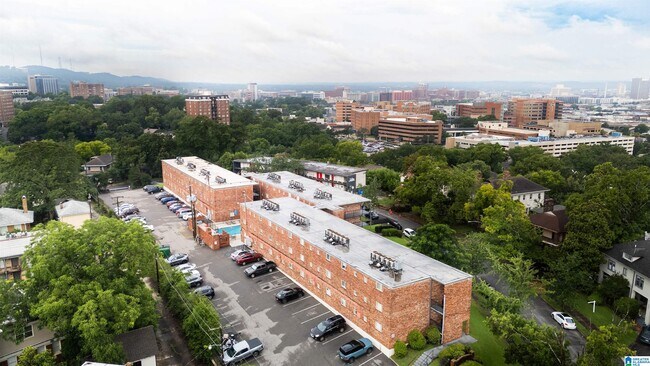 Building Photo - 2990 Rhodes Cir S