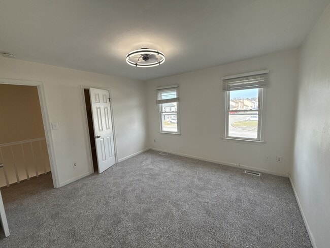 Building Photo - 5537 Lynbrook Landing