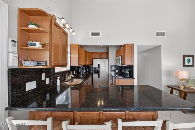 Building Photo - 724 1st St S