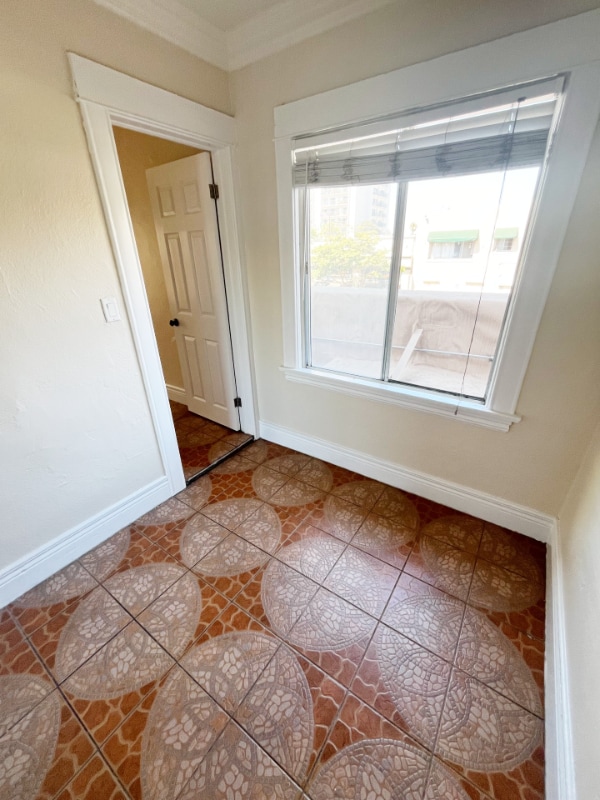 Building Photo - 744 Pine Ave