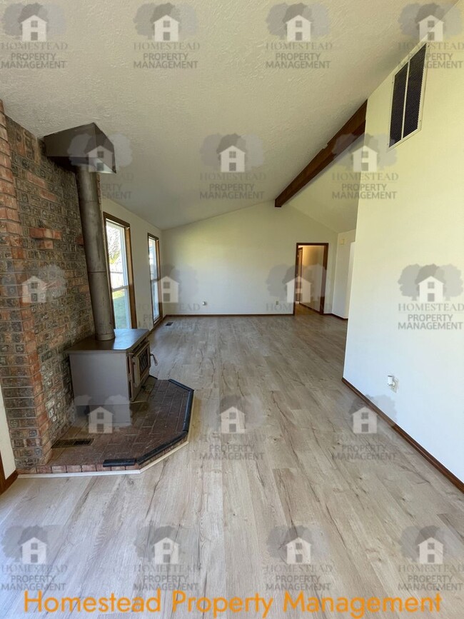 Building Photo - Celebrate the new year with 1/2 off one months rent!