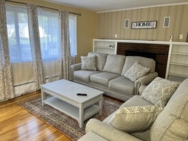 Building Photo - 15 Rosemary Ln