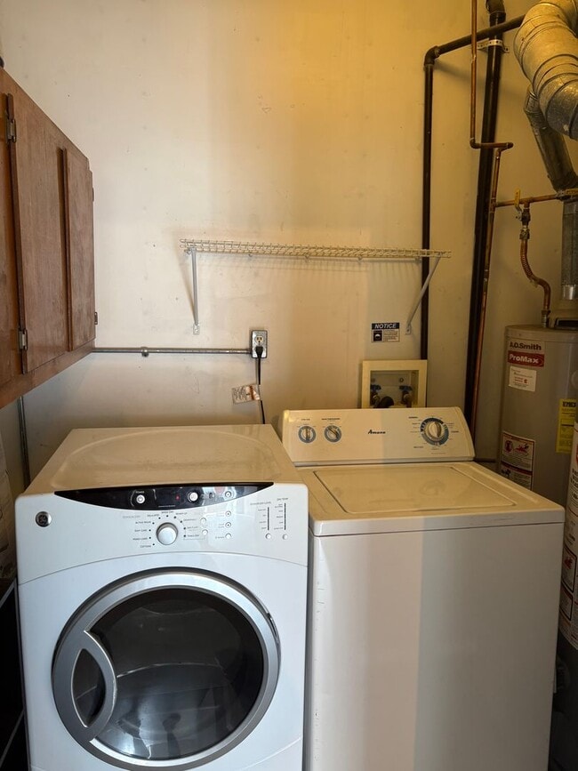 Building Photo - Spacious 2 Bedroom 1 Bath Home Across from UNC