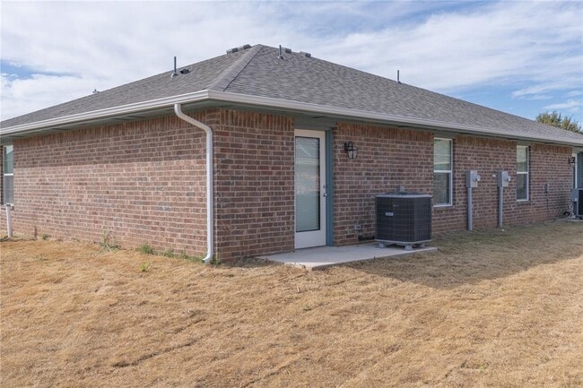 Building Photo - 568 Parkhill Cir