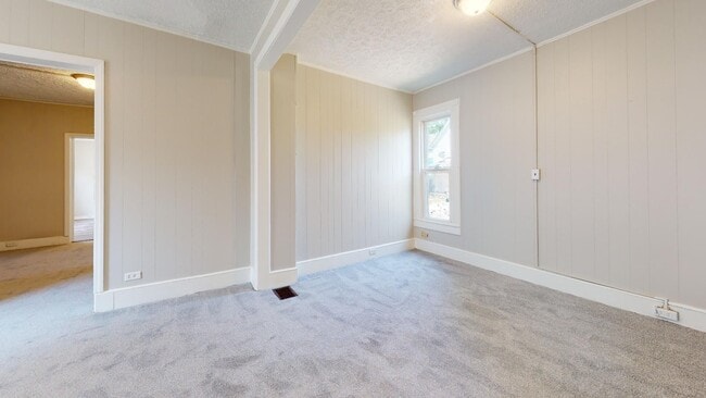 Building Photo - Huge 4 Bedroom Single Family House - almost 1500 SQ FT!