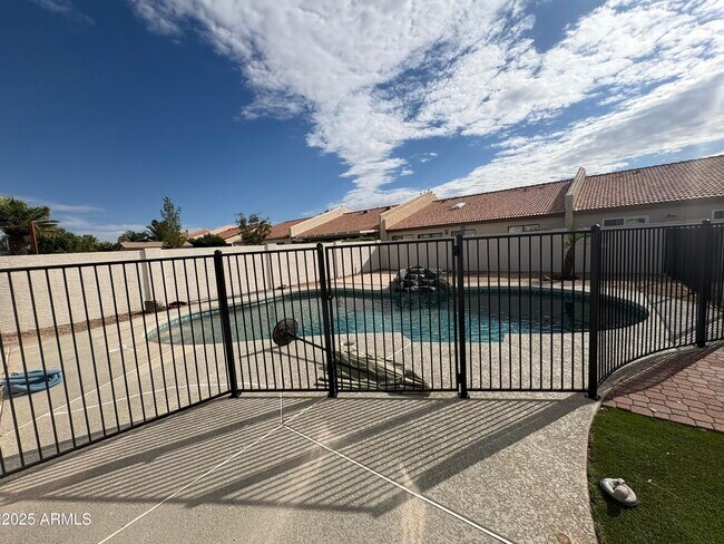 Building Photo - 6121 E Hermosa Vista Dr